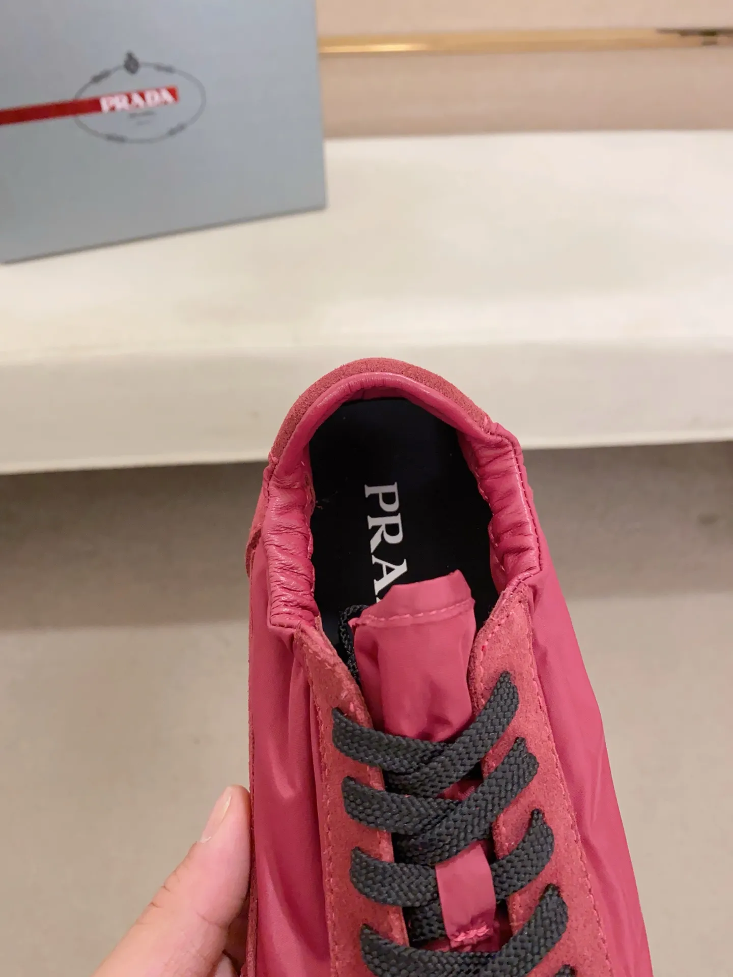 Men's shoes 💰 500💰 ✔️✔️✔️High version High-quality new PRADA counters are launched simultaneously. The new men's shoes and 😘fabrics are selected from first-layer cow suede and waterproof fabrics, and are made by pure handicrafts. Lining: Full sheepskin lining. 👍🏿 High-end ☄️ air-cushion molded anti-slip rubber outsole, exquisite lines, simple and elegant, comfortable and high-end for leisure travel. Number of yards: 38 to 44. Can be customized45